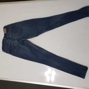 5/$20 Levi's demi curve skinny blue jeans